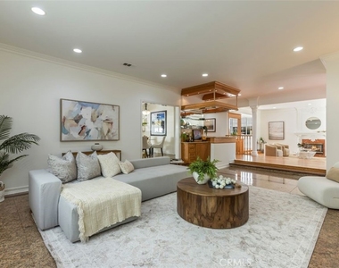 4926 Crown Avenue - Photo Thumbnail 4