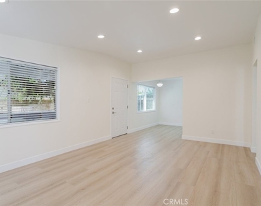 16404 Donmetz Street - Photo Thumbnail 5