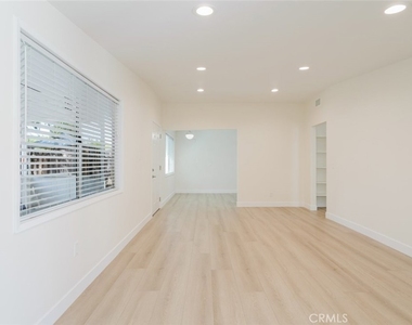 16404 Donmetz Street - Photo Thumbnail 4