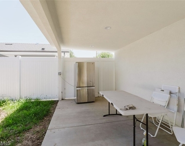 16404 Donmetz Street - Photo Thumbnail 28