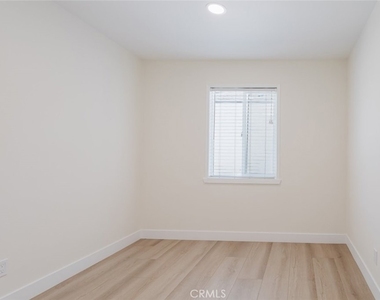 16404 Donmetz Street - Photo Thumbnail 14