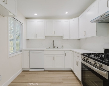 16404 Donmetz Street - Photo Thumbnail 7