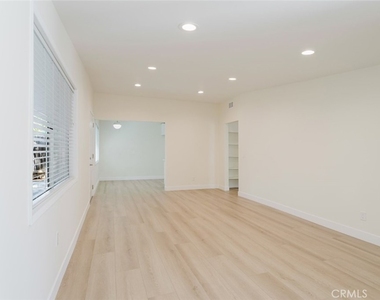16404 Donmetz Street - Photo Thumbnail 3