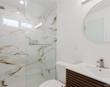 16404 Donmetz Street - Photo Thumbnail 20