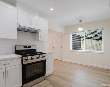 16404 Donmetz Street - Photo Thumbnail 10