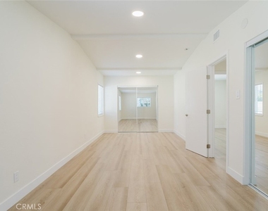 16404 Donmetz Street - Photo Thumbnail 19