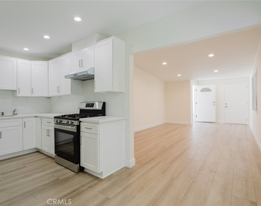 16404 Donmetz Street - Photo Thumbnail 9
