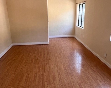 1080 Geraghty Avenue - Photo Thumbnail 2