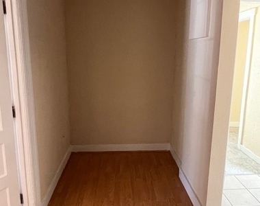 1080 Geraghty Avenue - Photo Thumbnail 3