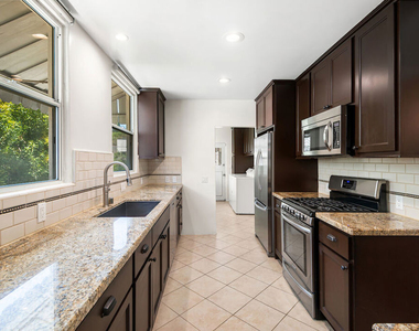 119 N Orange Drive - Photo Thumbnail 11
