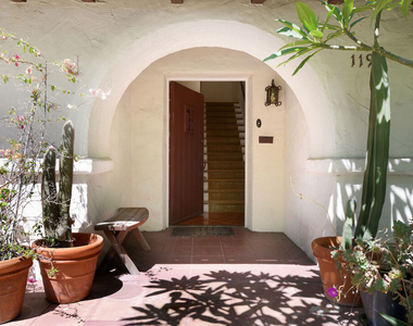 119 N Orange Drive - Photo Thumbnail 3