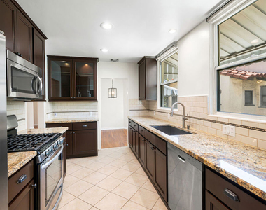 119 N Orange Drive - Photo Thumbnail 12