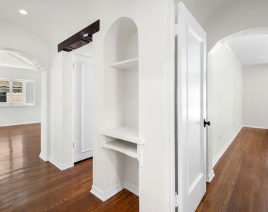 119 N Orange Drive - Photo Thumbnail 16