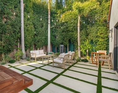 8817 Ashcroft Avenue - Photo Thumbnail 13