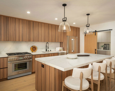 8817 Ashcroft Avenue - Photo Thumbnail 4