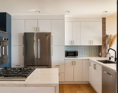 8787 Shoreham Drive - Photo Thumbnail 10