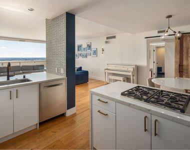 8787 Shoreham Drive - Photo Thumbnail 9