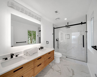 23500 Aetna Street - Photo Thumbnail 8