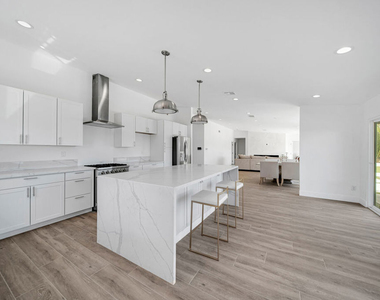 23500 Aetna Street - Photo Thumbnail 2