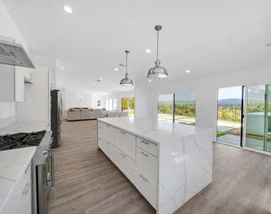 23500 Aetna Street - Photo Thumbnail 3