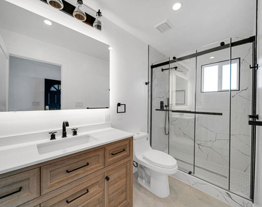 23500 Aetna Street - Photo Thumbnail 11