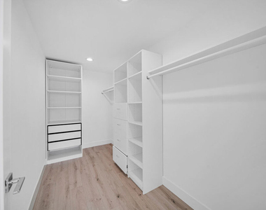 23500 Aetna Street - Photo Thumbnail 7