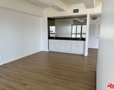10790 Wilshire Boulevard - Photo Thumbnail 12