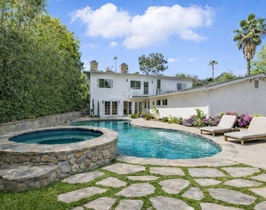 5220 Melvin Avenue - Photo Thumbnail 2