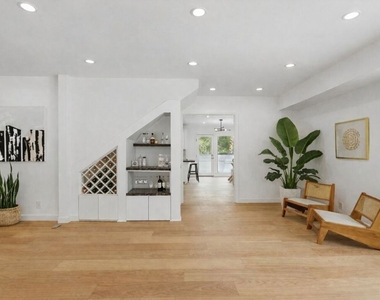 5220 Melvin Avenue - Photo Thumbnail 9