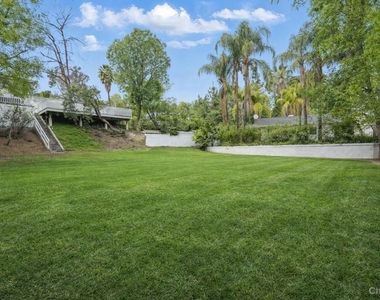 5220 Melvin Avenue - Photo Thumbnail 4