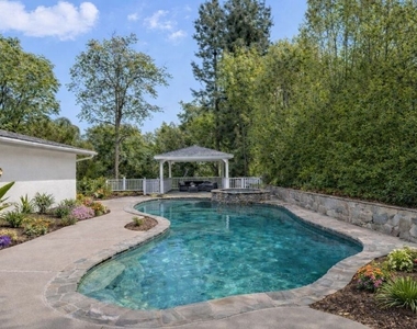 5220 Melvin Avenue - Photo Thumbnail 1