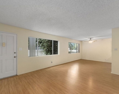 18555 Collins Street - Photo Thumbnail 2