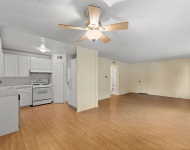 18555 Collins Street - Photo Thumbnail 3
