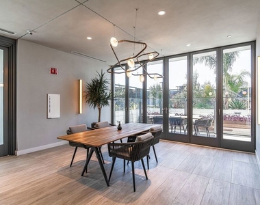 1100 S Grand Avenue - Photo Thumbnail 30