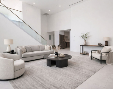621 N Kings Road - Photo Thumbnail 2