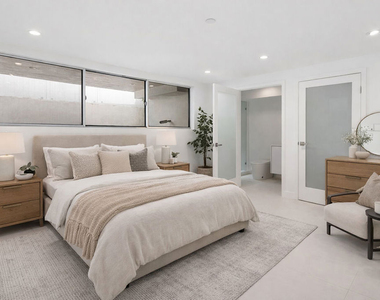 621 N Kings Road - Photo Thumbnail 8