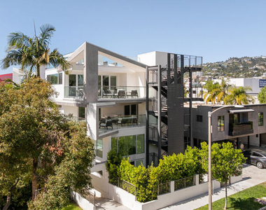621 N Kings Road - Photo Thumbnail 12