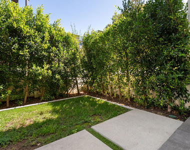 621 N Kings Road - Photo Thumbnail 7