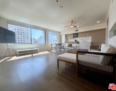 901 S Flower Street - Photo Thumbnail 2