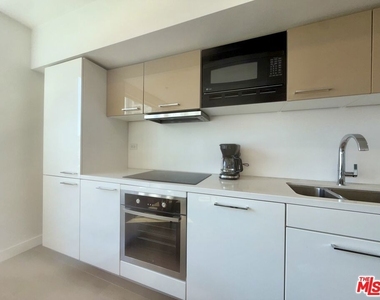 901 S Flower Street - Photo Thumbnail 10