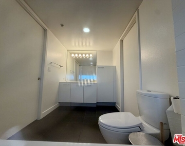 901 S Flower Street - Photo Thumbnail 17