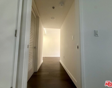901 S Flower Street - Photo Thumbnail 14