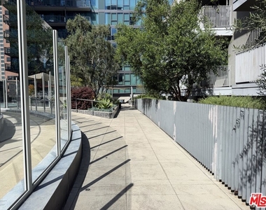901 S Flower Street - Photo Thumbnail 28