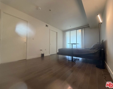 901 S Flower Street - Photo Thumbnail 20