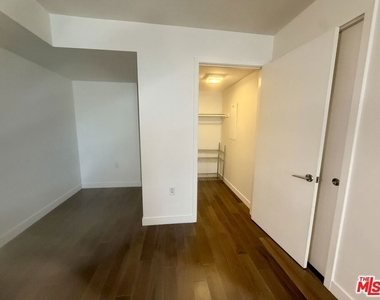 901 S Flower Street - Photo Thumbnail 22
