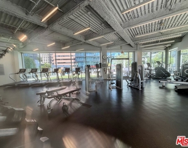 901 S Flower Street - Photo Thumbnail 40