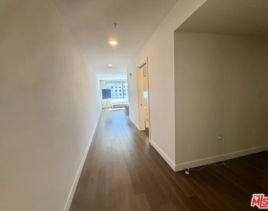 901 S Flower Street - Photo Thumbnail 1