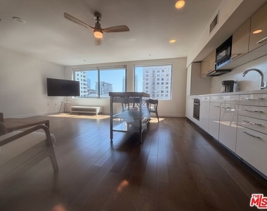 901 S Flower Street - Photo Thumbnail 7