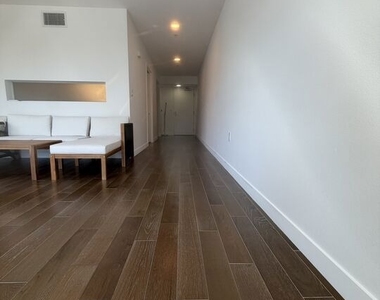 901 S Flower Street - Photo Thumbnail 24