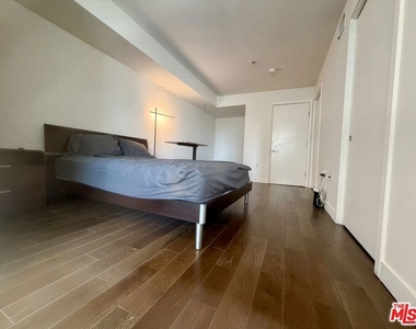 901 S Flower Street - Photo Thumbnail 19